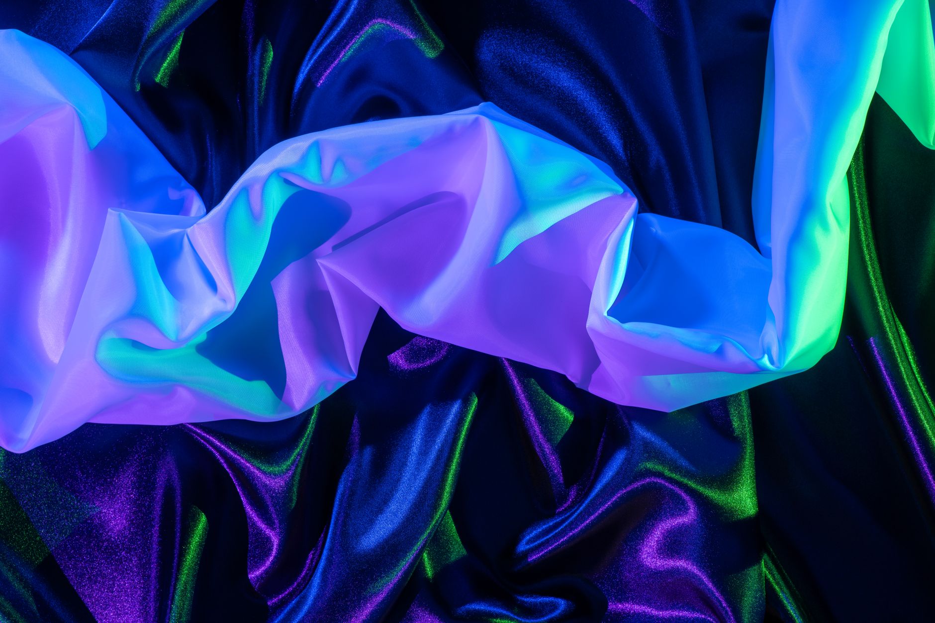 Silk Painting for Beginners: How to Create Vivid, Juicy Colour Effects on Fabric at Home